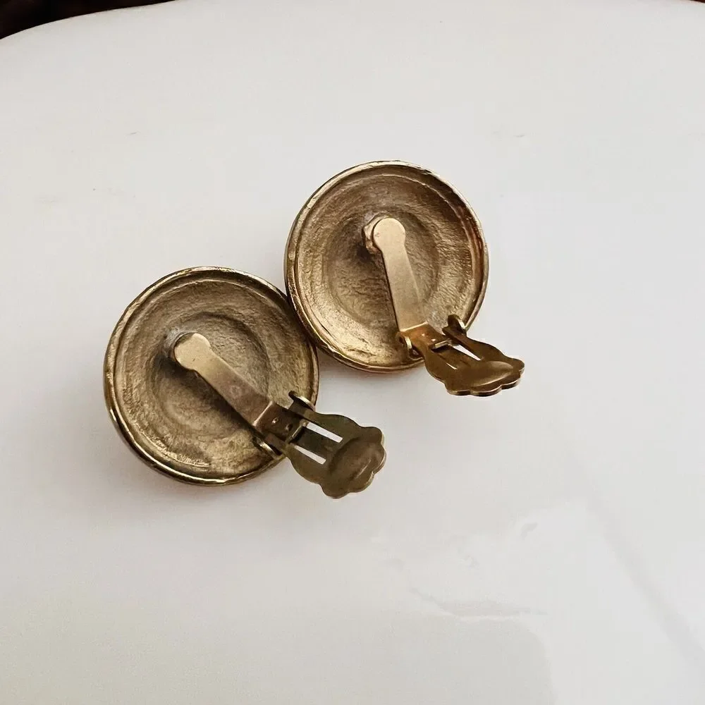 Vintage Galleria Gripoix Glass Earrings Cabochon Clip On Red Gold Tone Round